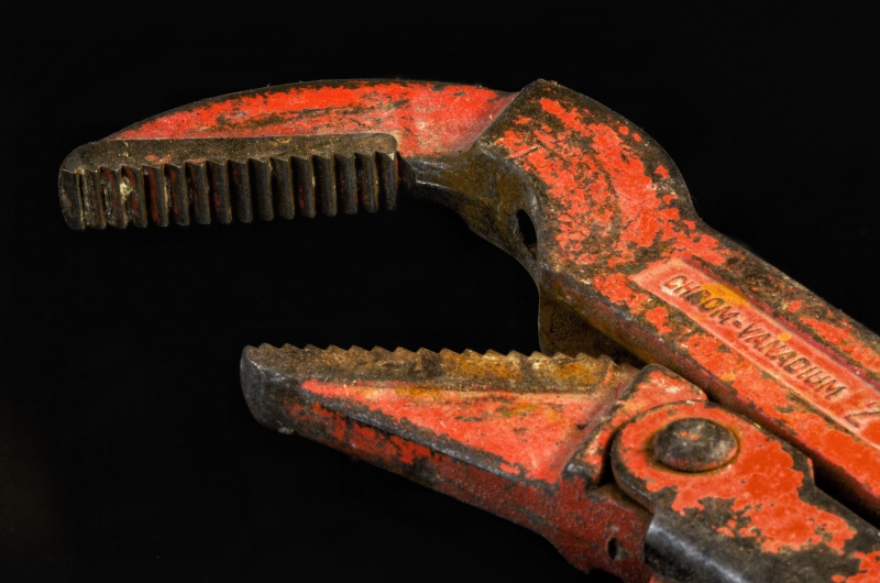 plombier-MEOUNES LES MONTRIEUX-min_pipe-wrench-318084